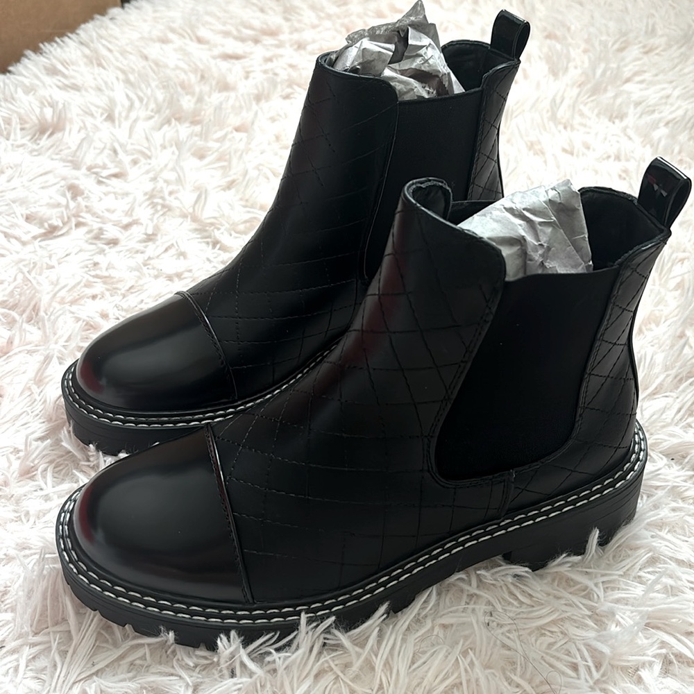 NWT Quilted Black Platform Ankle Chelsea Boots US9.5
